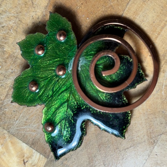 Signed Matisse Green Enamel Leaf Brooch Copper Spiral Vintage - Picture 2 of 4